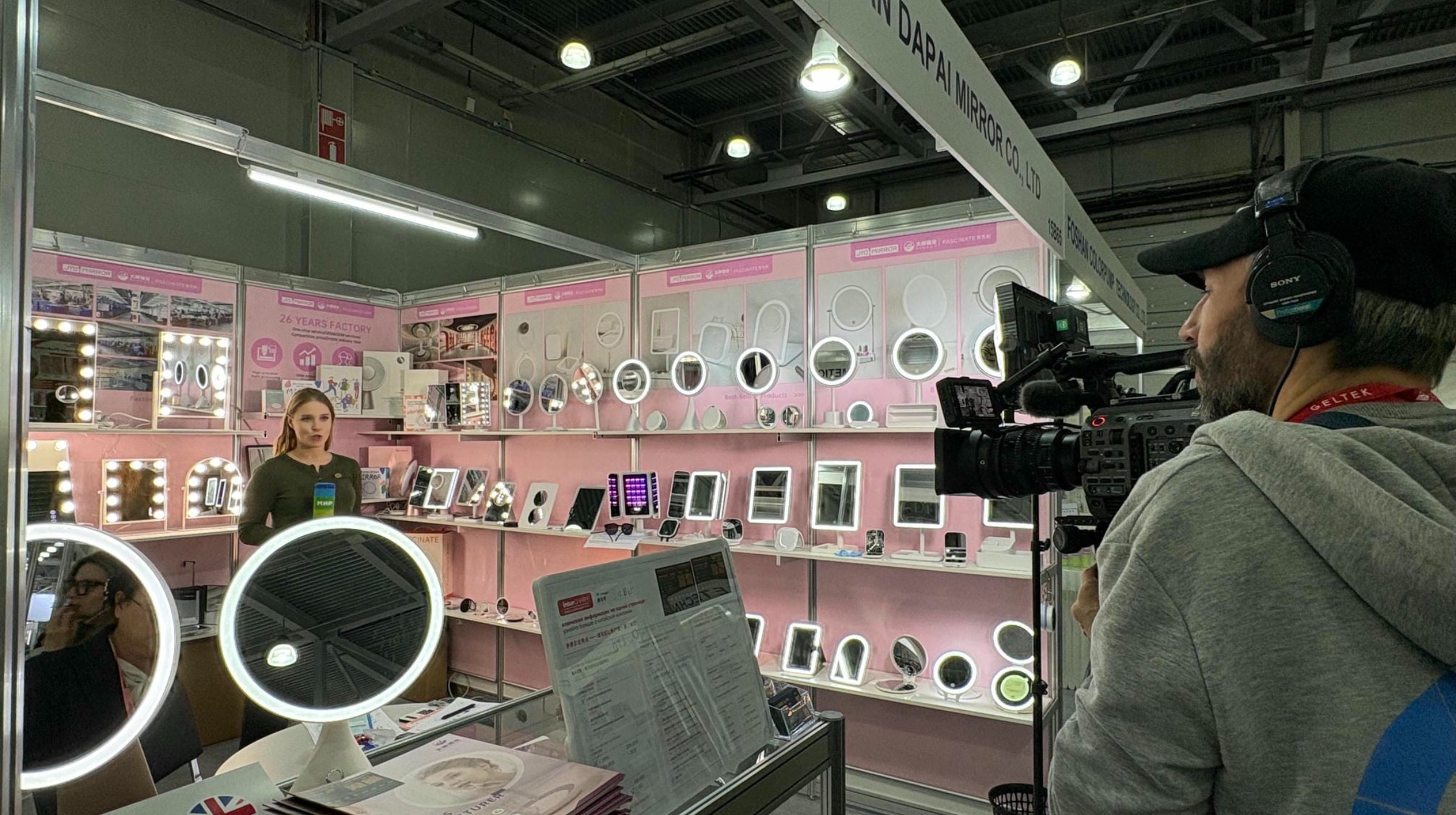 JYD Mirror × DAPAI Mirror Lead the Beauty Tech Revolution at InterCHARM 2025 Moscow
